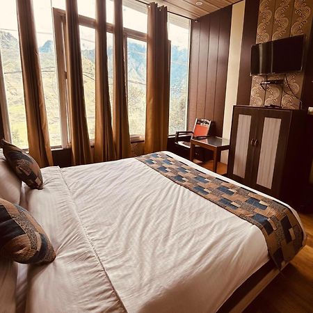 Sleeping Beauty Hotel Moutain View Property Joshīmath Exterior foto