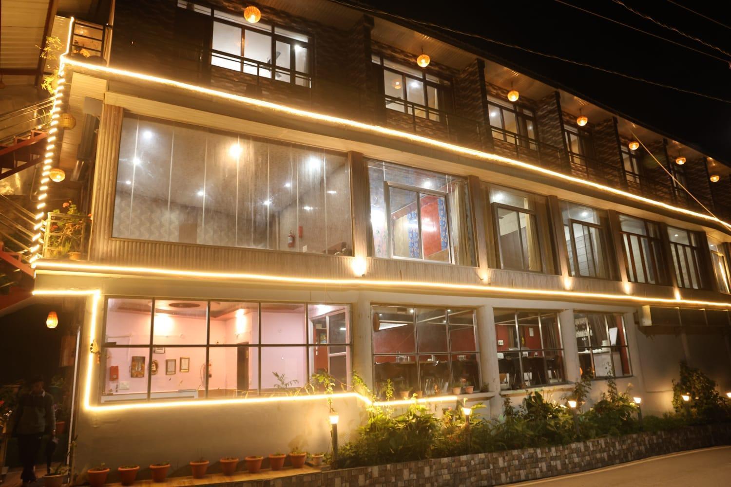Sleeping Beauty Hotel Moutain View Property Joshīmath Exterior foto