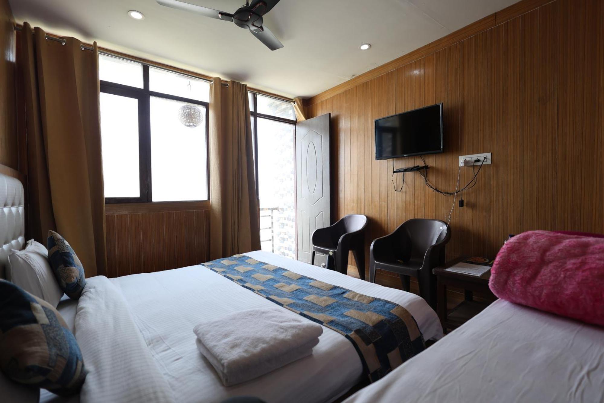 Sleeping Beauty Hotel Moutain View Property Joshīmath Exterior foto
